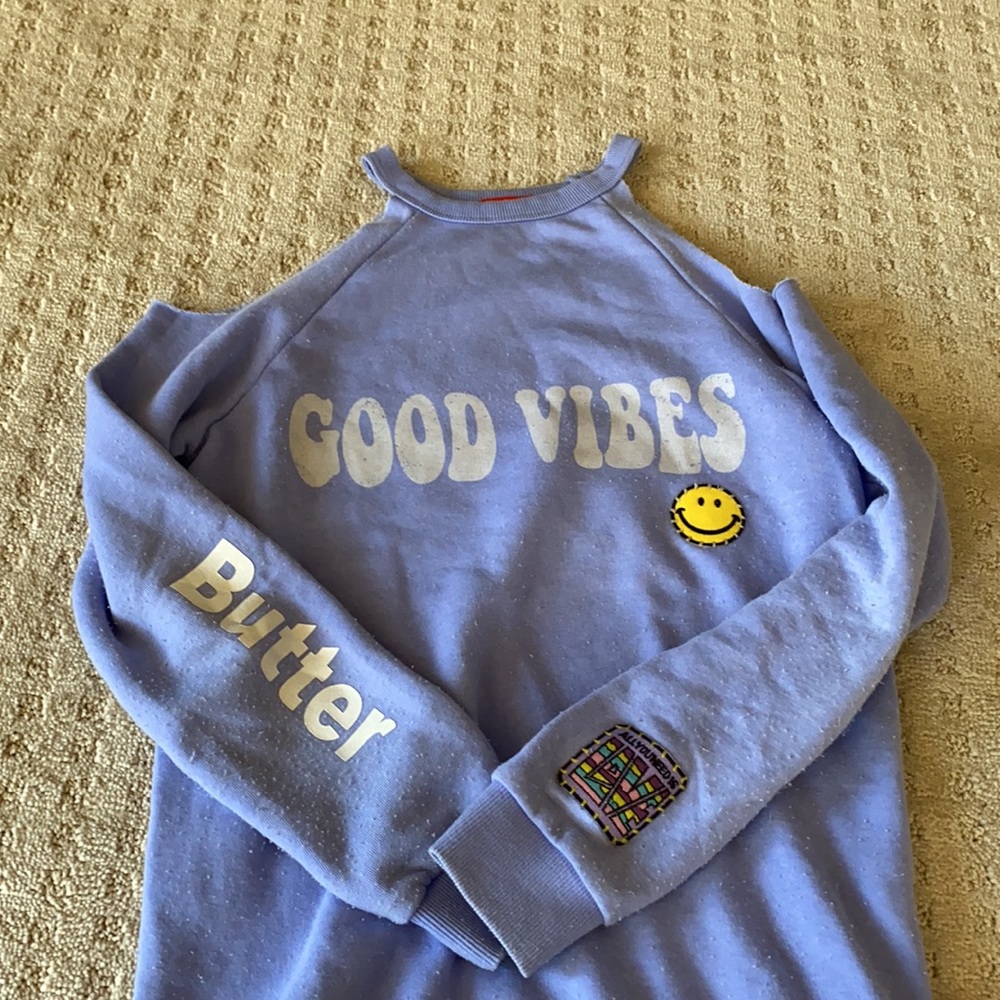 Butter Cold shoulder - Picture 2 of 3
